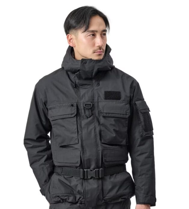 シマノラフトエアジャケット VF-053Uを着た男性モデル